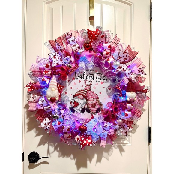 XL Handmade Valentine’s Gnome Hearts Ribbon Prelit Wreath 26 ins LED - Picture 12 of 12